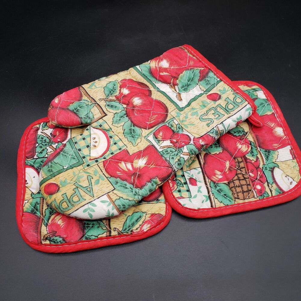 Vintage Apple Kitchen Linen Set Oven Mitts Pot Holders Country Farmhouse